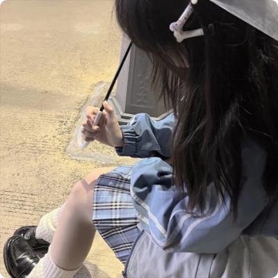 这个警察不太冷